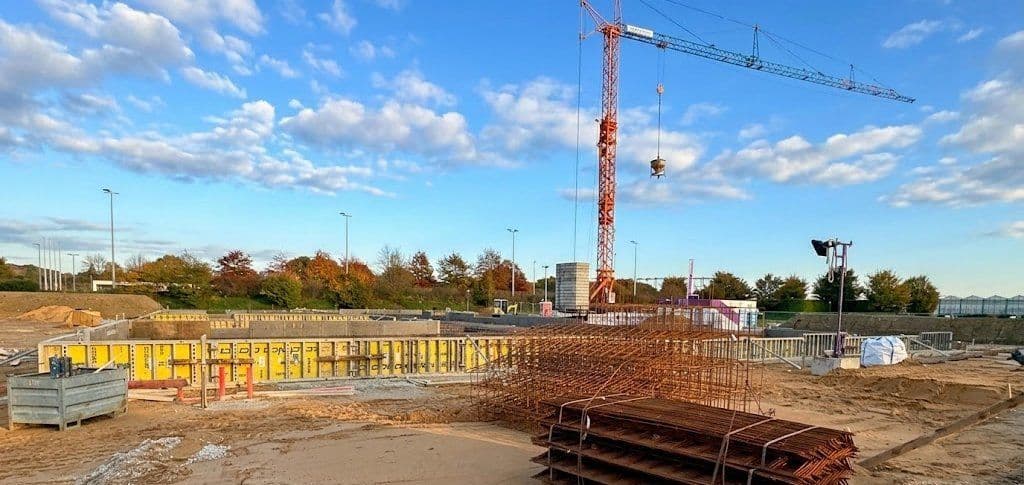 Baustelle des Neubaus in Wassenberg mit Kran, 2025